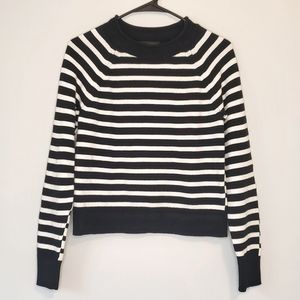 Women's Bannana Republic Black & White Stripe Sweater Size Small